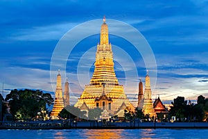 Wat Arun Ratchawararam Ratchawaramahawihan Temple of Dawn at sunset Bangkok, Thailand