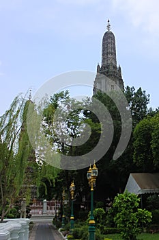 Wat Arun Ratchawararam or Temple of Dawn next to its gardens