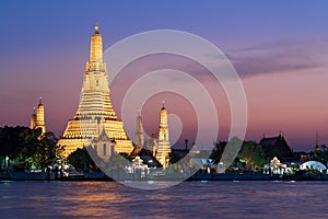 Wat Arun Ratchawararam the Temple of Dawn at sunset, Bangkok, Thailand