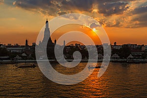 Wat Arun sihouette, Sunset across river.