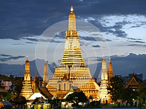 Wat Arun temple at dusk photo