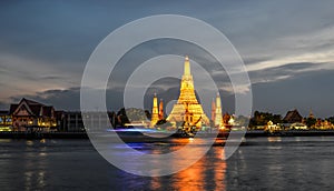 Wat Arun Temple at sunset in Bangkok, Thailand