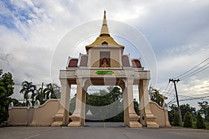 Wat Bot is an important tourist attraction in Pathum Thani Province