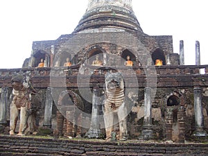 Wat Chang is an important historical site. Located in the SI satchanalai Historical Park