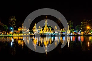 Wat Chong Klang and Wat Chong Kham at night.