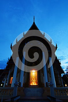 Wat Lum in the evening