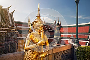 Wat Phra Kaew in Bangkok at sunset
