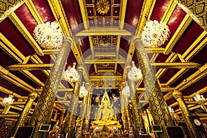 Wat Phra Si Rattana Mahathat, The temple is famous for its gold-covered statue of the Buddha, known as Phra Phuttha Chinnarat.
