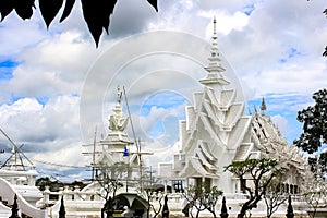 Wat Rongkhun at Chiangrai