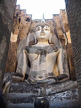 Wat Si Chum is a temple where Phra Atchana