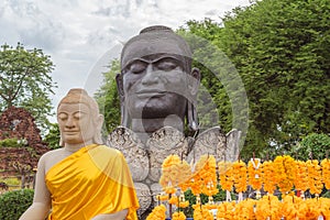 Wat Thammikarat, Ayutthaya, Thailand: statues of Buddha