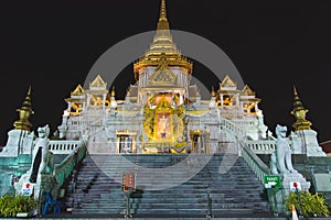 Wat traimit temple at night
