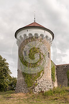 Strážna veža a stredoveký z hrad, 