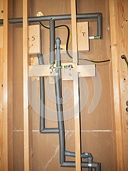 Water distribution in the inner wall of the shower to the wooden wall