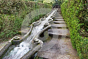 Water flow long fountain