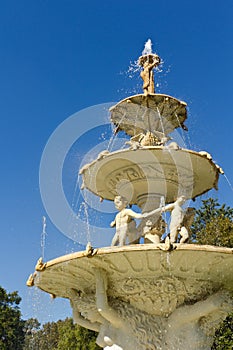 Water fountain with sculpture horizontal
