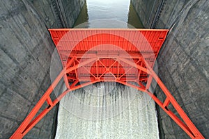 Water gate