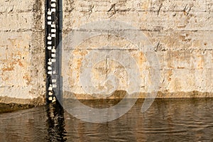 Water level indicator in a river