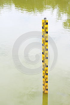 water level indicator in water