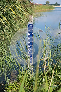 Water level meter