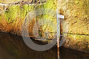 Water level metering