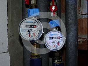 Water meter measuring devices for cold and hot water usage