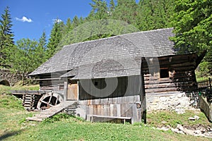 Vodní mlýn v Kvačianské dolině - dolina v regionu Liptov, Slovensko