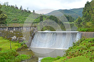 Water overflowing from a reservoir checkdam