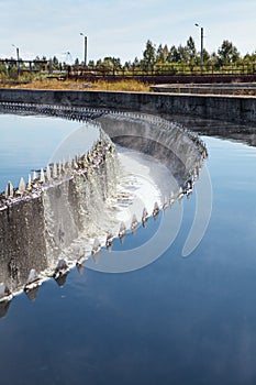 Water purification in sedimentation reservoirs