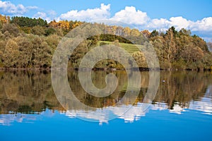 Odraz vody - jezero Liptovská Mara, Slovensko