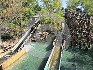 Water smash ride in amusement park