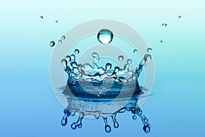 Water splash in crown shape with falling drop