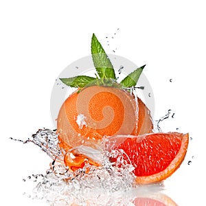 Water splash on grapefruit with mint