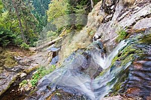 Corriente de agua en montana 