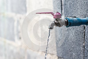 Water tap