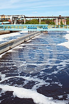 Water treatment tank with wastewater