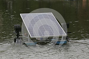 Water turbine powered by solar energy in the pond