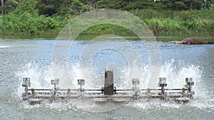 Water turbine for waste water treatment in pond