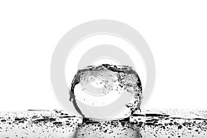 Water waves in the cup