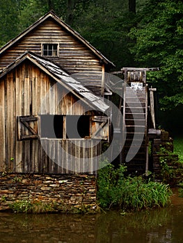 Water wheel mill