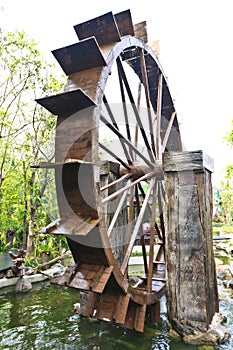 Water Wheel - motion blur on wheel