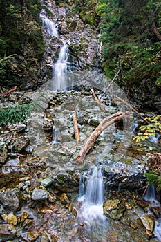 Vodopádová kaskáda v slovenských horách