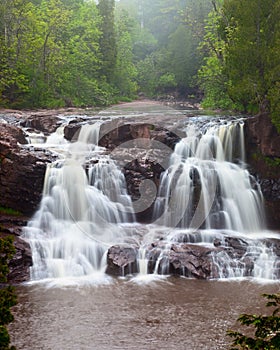 Cascata sul uva spina un fiume 