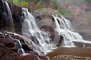 Cascata sul uva spina un fiume 