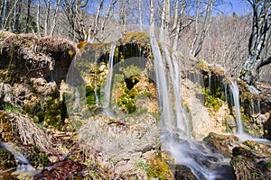 Vodopád na Mostenických travertínoch v Uhliarskej doline v Nízkych Tatrách