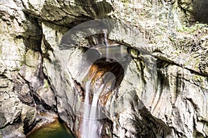 Vodopád v jeskyně přírodní dědictví stránky v 