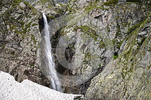 Vodopád vo Veľkej Zmarzlej doline. Tatranský národný park, Slovensko