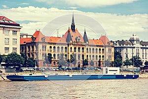 Nábřeží Dunaje v Bratislavě, retro fotofiltr