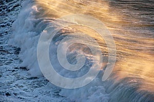 Wave breaking with spray