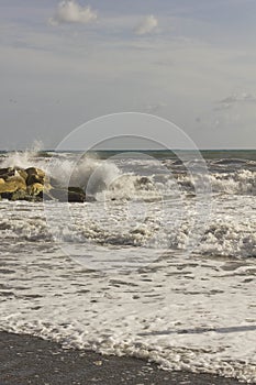 Wave smash into the rocks